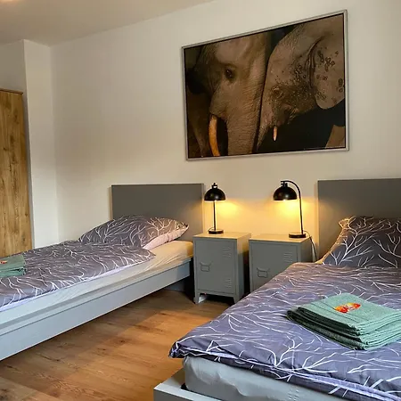 Apartment Charlie , Mitte, Ferien/messe Fuer Bis Zu 5 Personen *